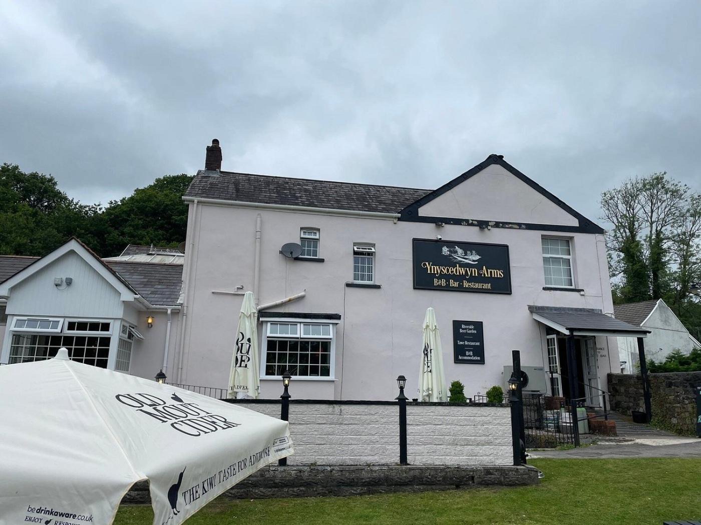 Hotel Ynyscedwyn Arms Ystradgynlais Exteriér fotografie