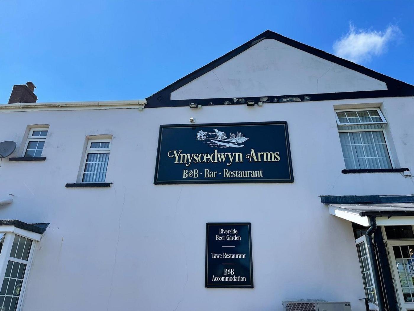 Hotel Ynyscedwyn Arms Ystradgynlais Exteriér fotografie